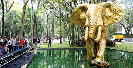Los Caobos exhibe escultura “Elefante Dorado”